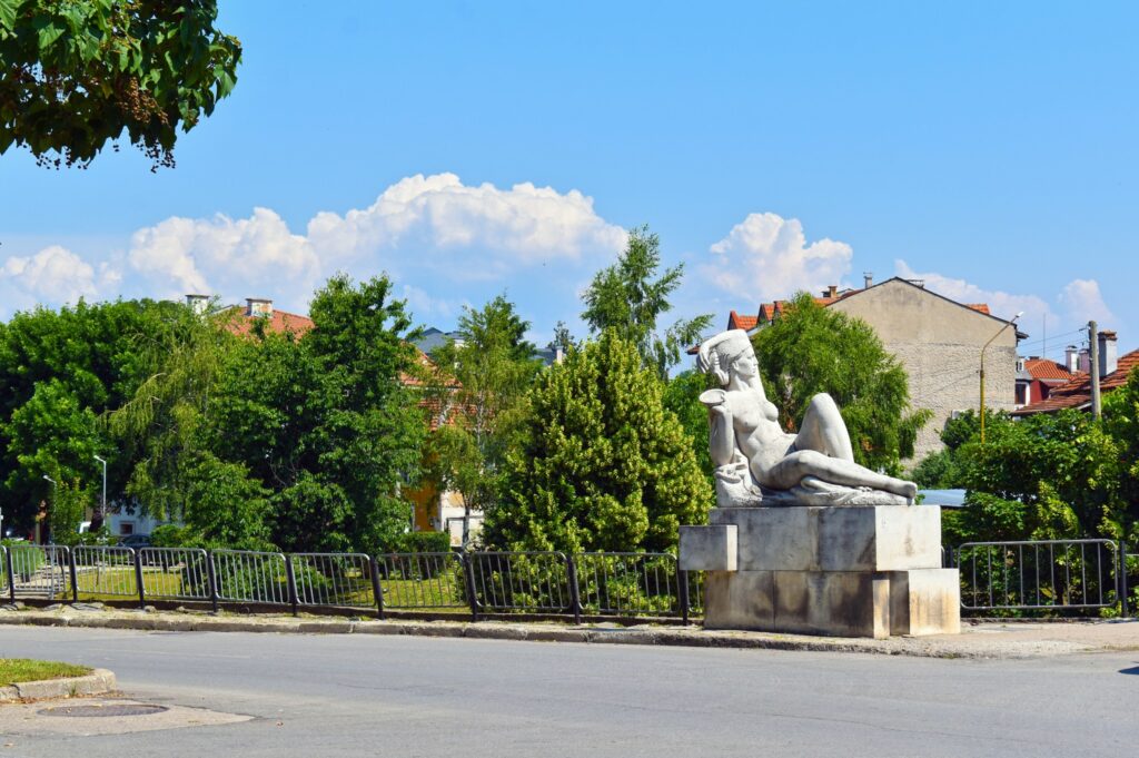 Железният мост в Кюстендил – съчетание на архитектура, култура и символика Панорама от Железния мост към централната част на Кюстендил